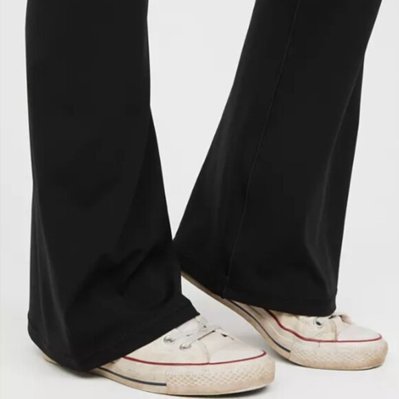 NWT OFFLINE By Aerie Real Me High Waisted Crossover Flare Legging Black Medium - Picture 5 of 7